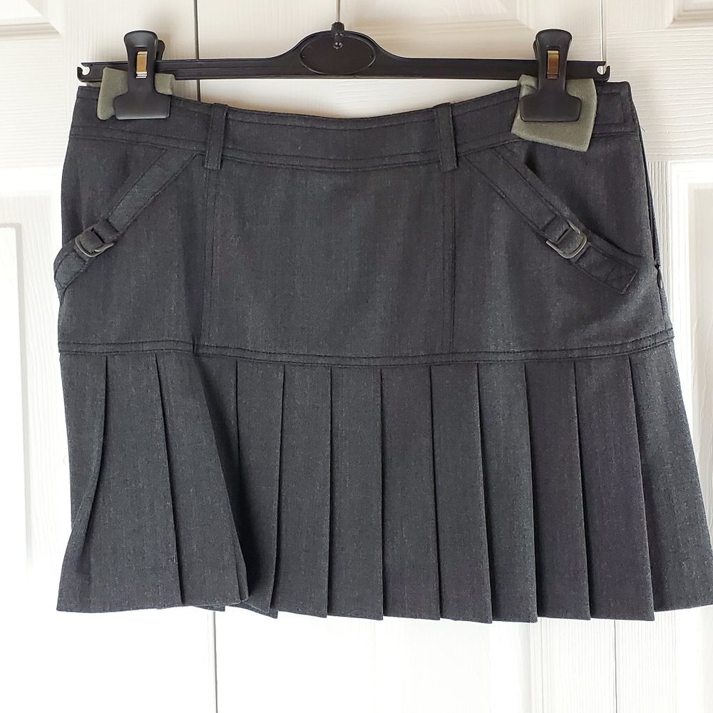 Elie Tahari Size 8 Charcoal Gray Pleated Mini Skirt